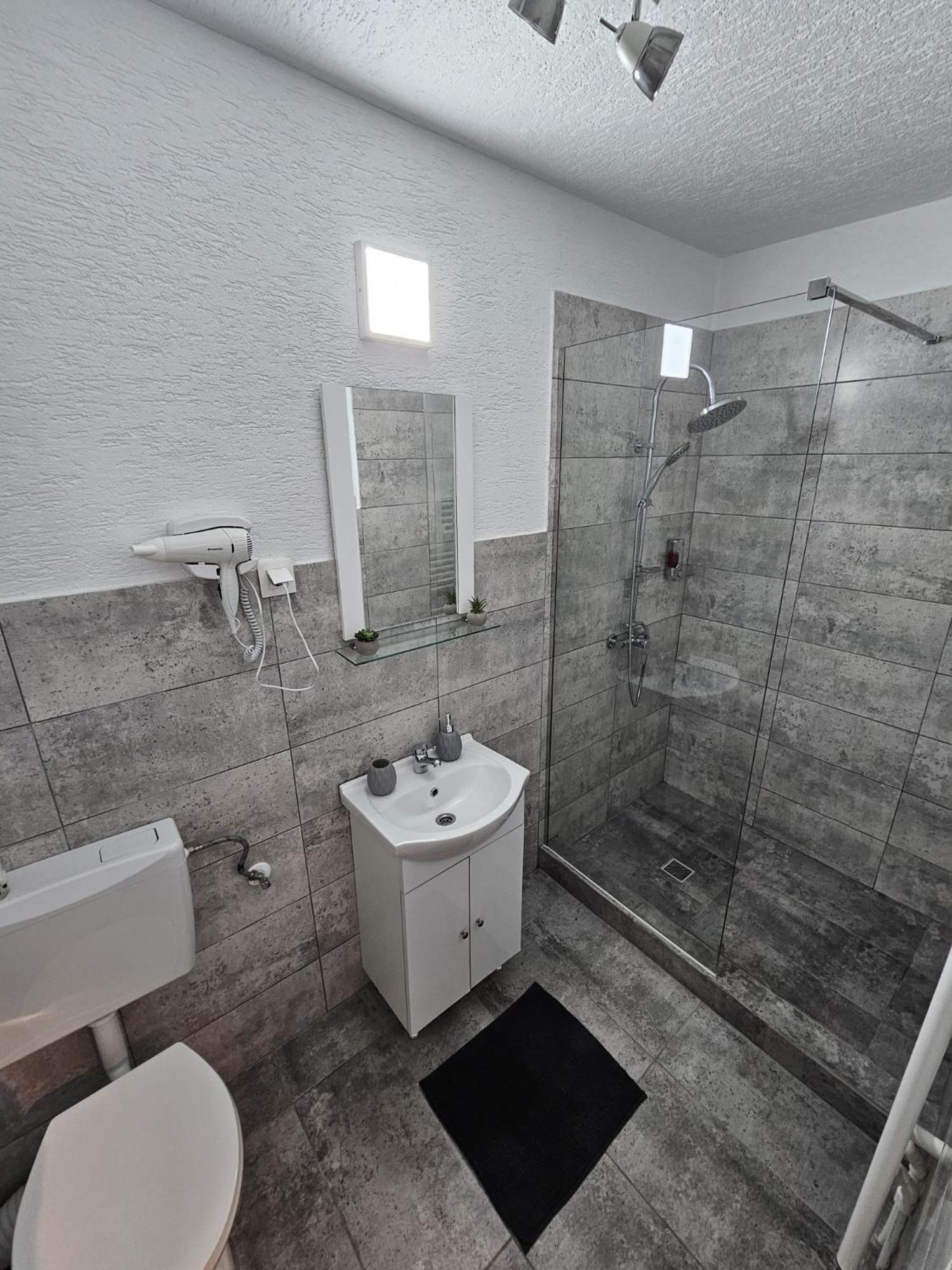 Mona Central Apartment Hunedoara Exterior foto